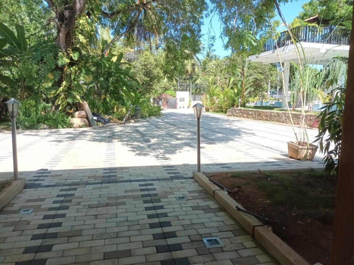 Lucky Beach Resort Trincomalee Kültér fotó