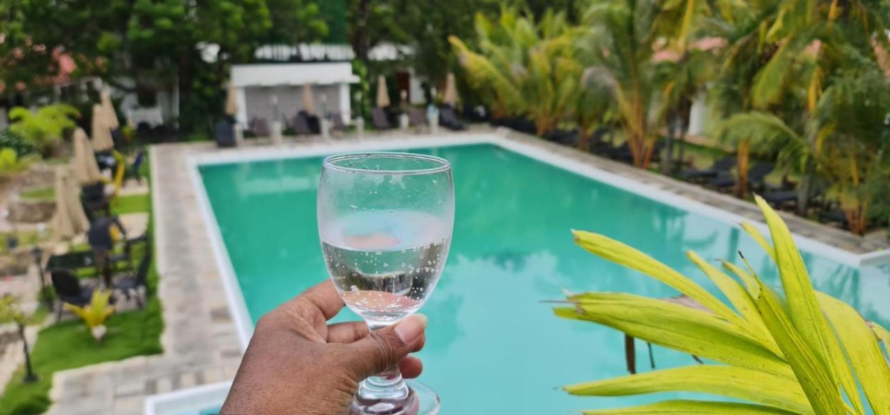 Lucky Beach Resort Trincomalee Kültér fotó