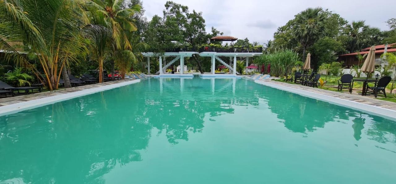 Lucky Beach Resort Trincomalee Kültér fotó