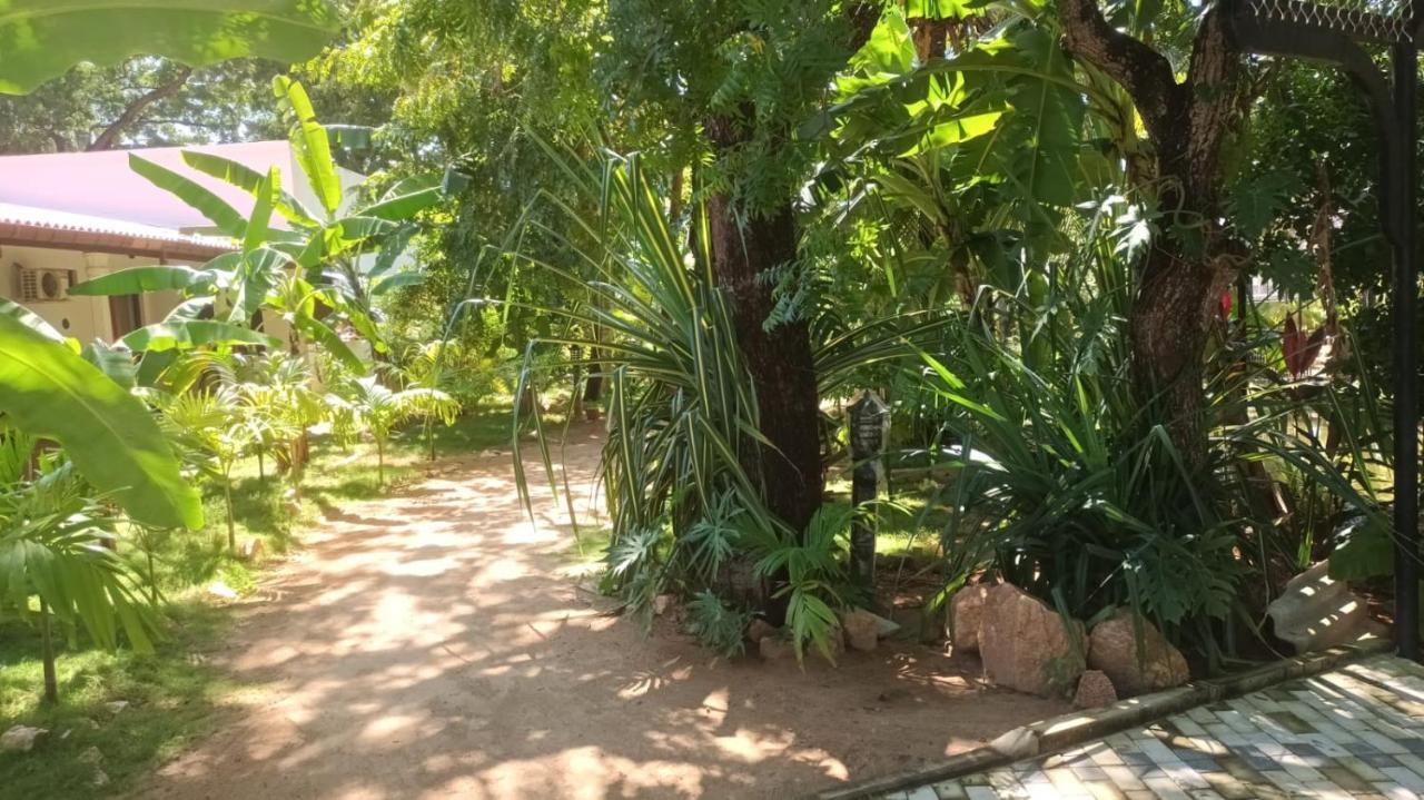 Lucky Beach Resort Trincomalee Kültér fotó