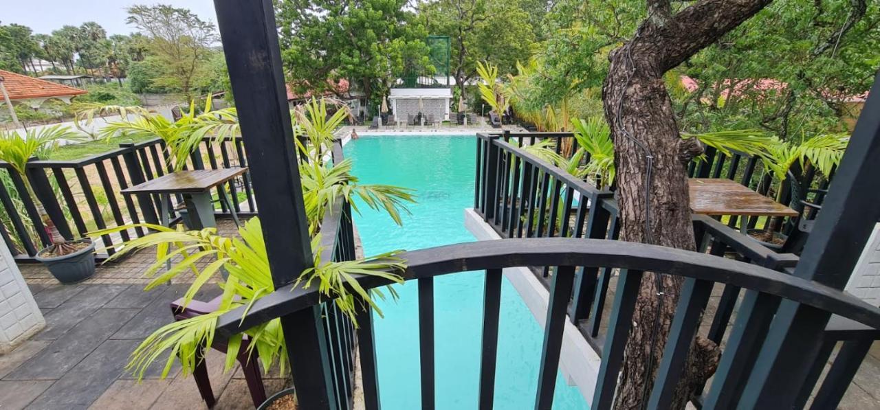 Lucky Beach Resort Trincomalee Kültér fotó