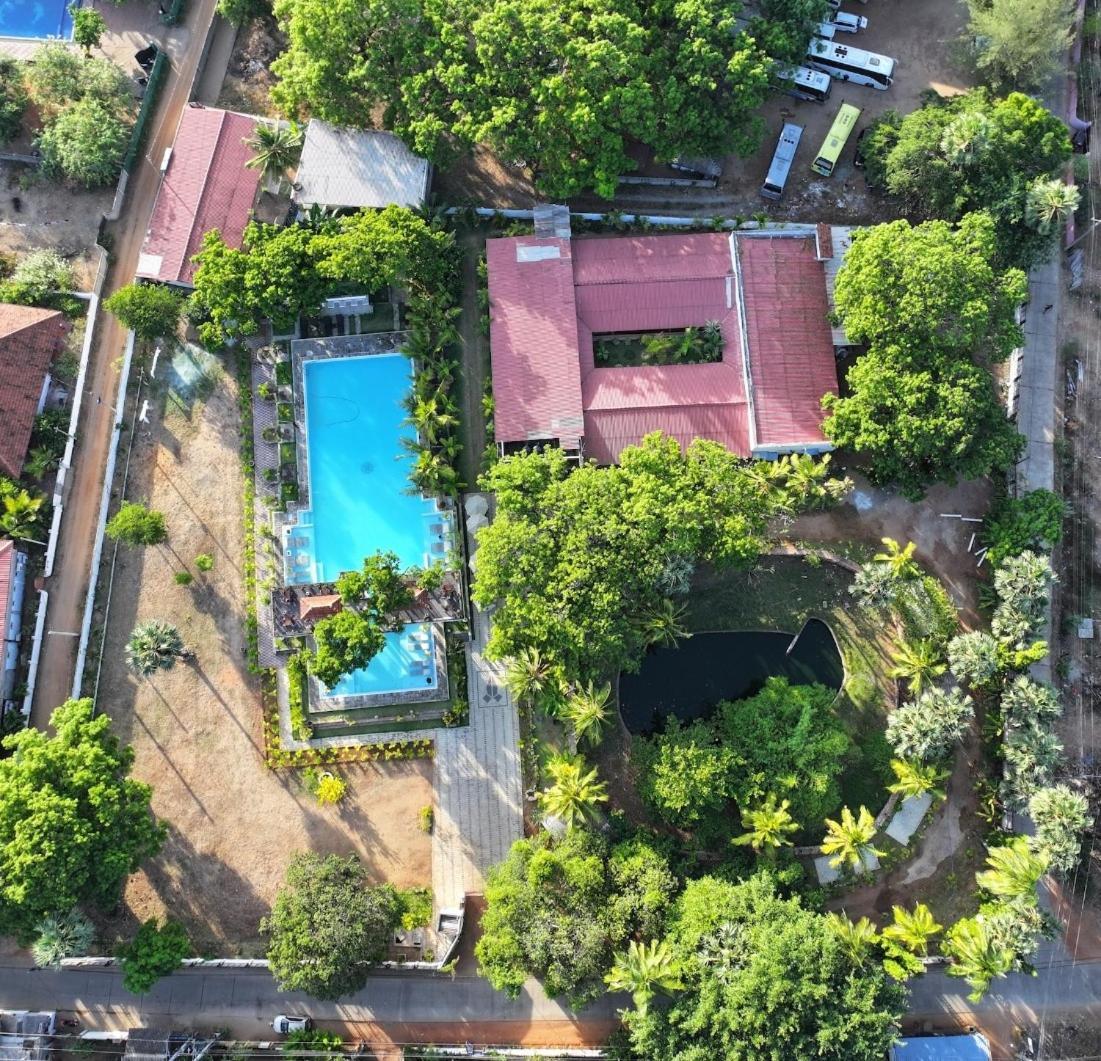 Lucky Beach Resort Trincomalee Kültér fotó